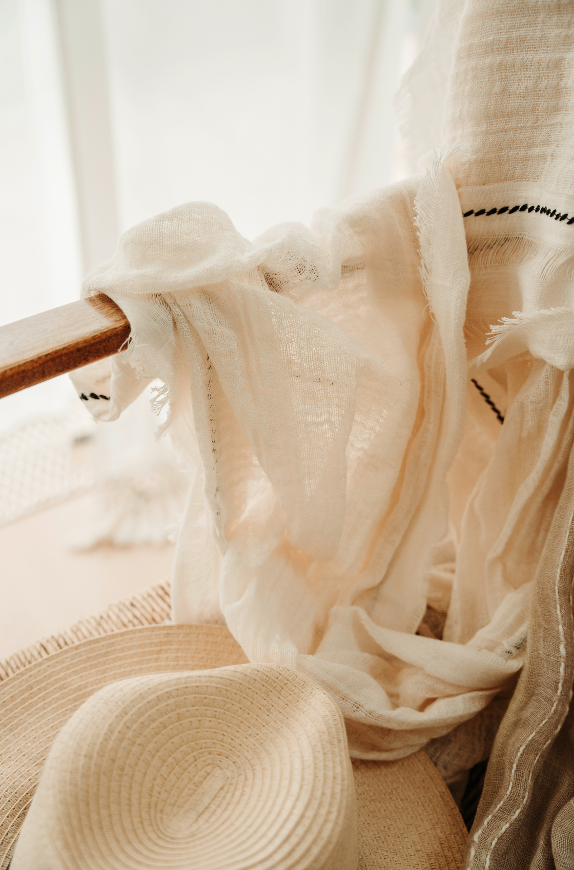 Cozy Sand + Paws Cashmere & Linen 12 oz scented candle